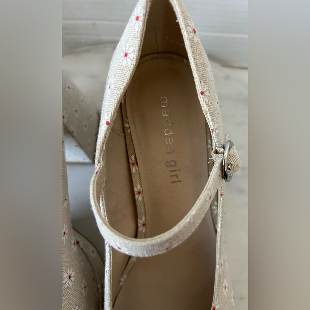 MADDEN GIRL MANTLE DAISY PRINT MARY JANES Sz.8. MINOR IMPERFECTION SEE PHOTOS. - Picture 8 of 10